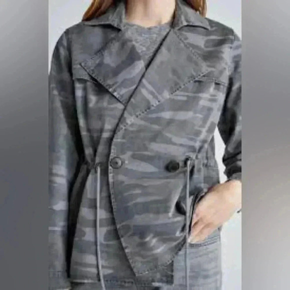 Lucky Brand Blue Grey Printed Camo Cropped Trench Coat Jacket Size Medium M - Picture 11 of 11